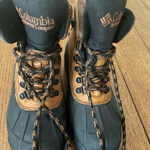 Columbia Sportswear Company women’s insulated pack boots.  Size 8.